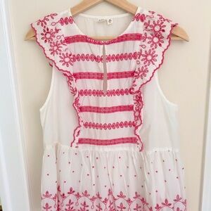 NWOT Gap Tall Small Embroidered Eyelet Top